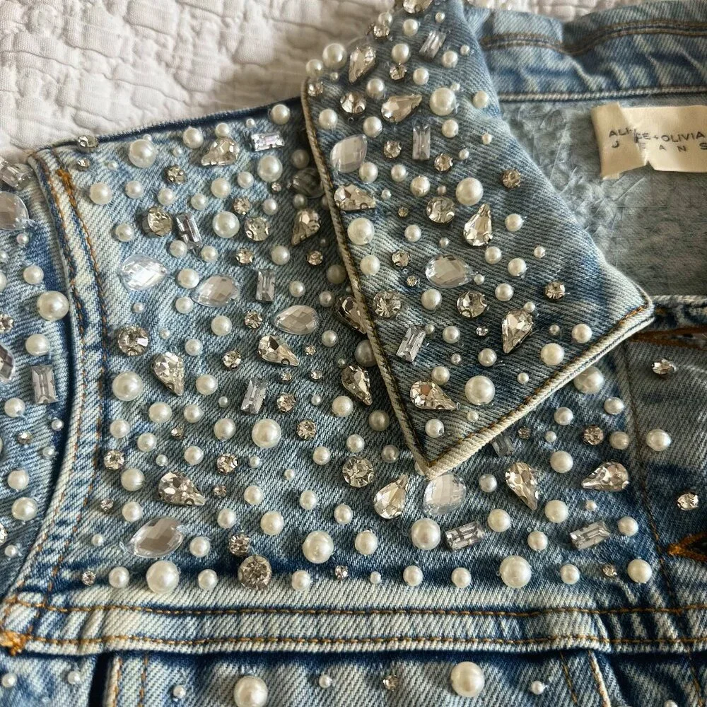Gorgeous and show-stopping Alice + Olivia Nelson Denim Jacket - Picture 2 of 8